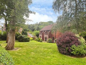 Communal Garden- click for photo gallery